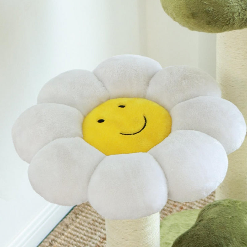 middle platform of Four Leaf Clover Cat Tree shaped like a smiling sunflower, made of soft material